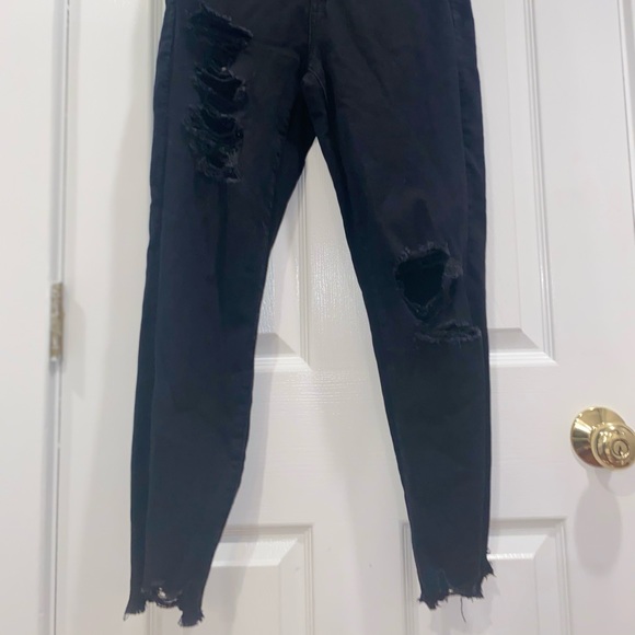 Women’s Black Ripped American Eagle Jeans - Picture 5 of 6